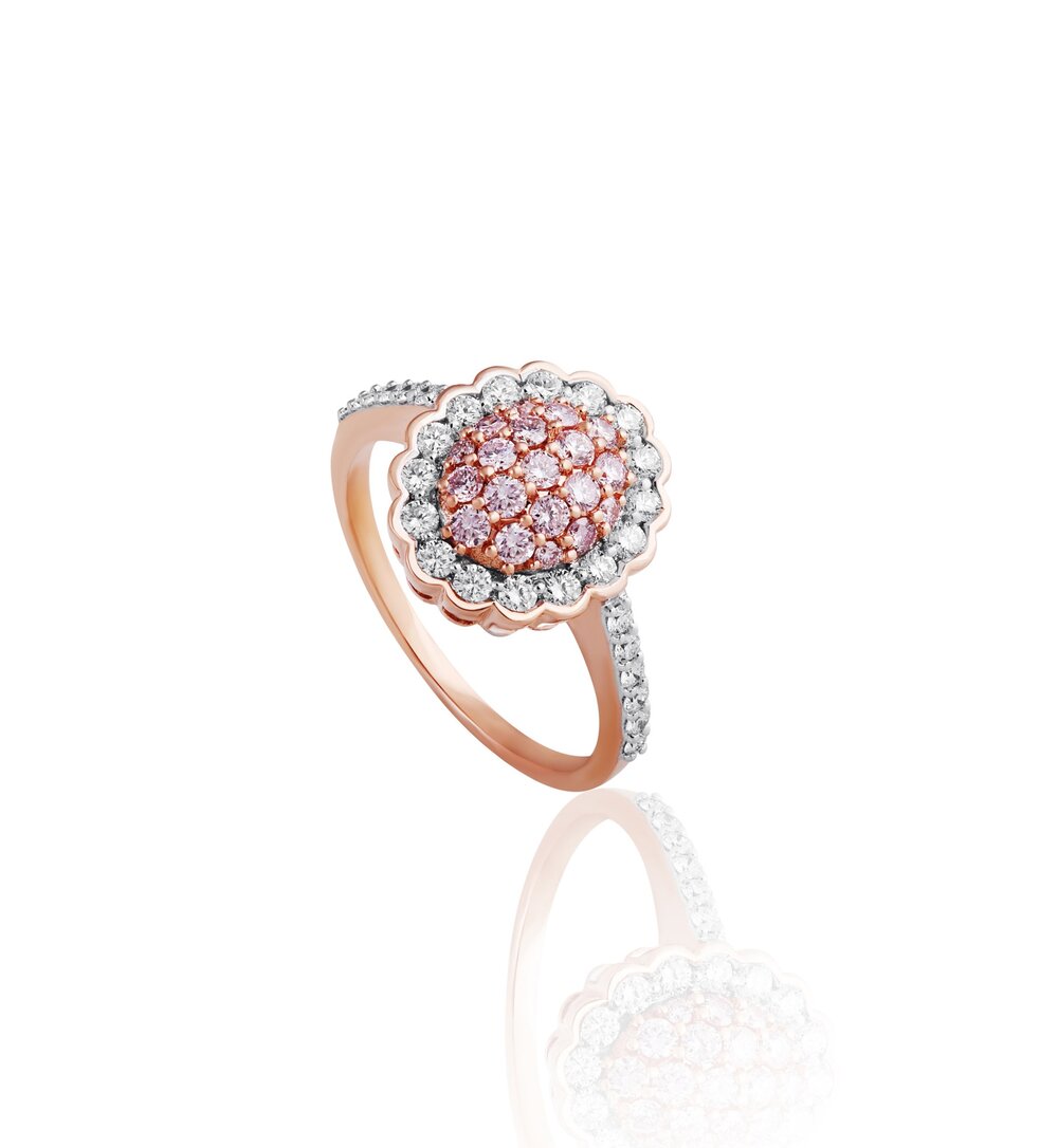 Scallop Oval Frame Diamond Ring